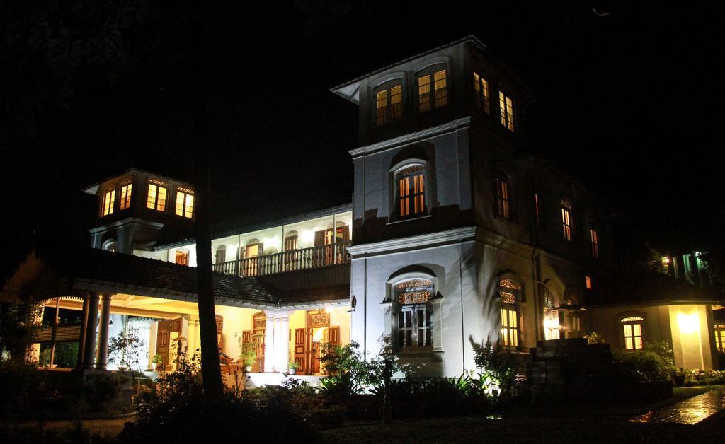 Manor House Hotel Embulpure Ngoại thất bức ảnh