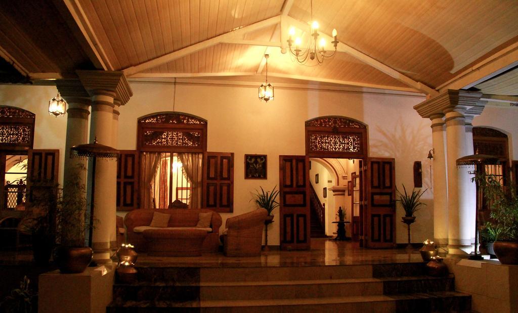 Manor House Hotel Embulpure Ngoại thất bức ảnh