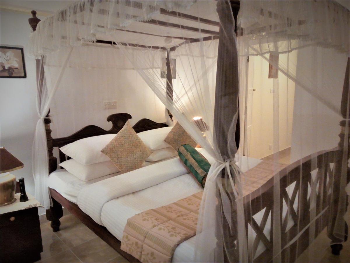 Manor House Hotel Embulpure Ngoại thất bức ảnh
