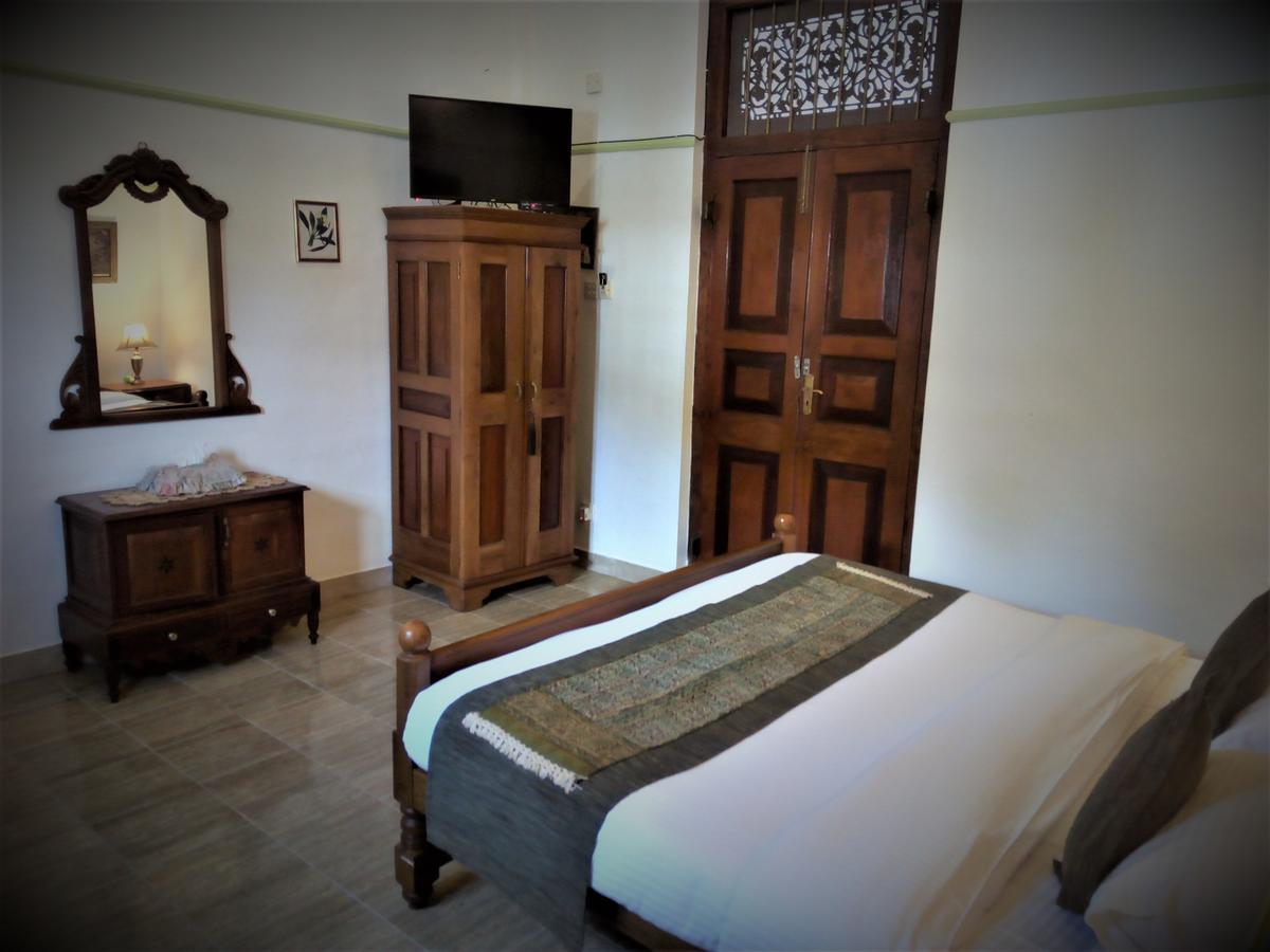 Manor House Hotel Embulpure Ngoại thất bức ảnh
