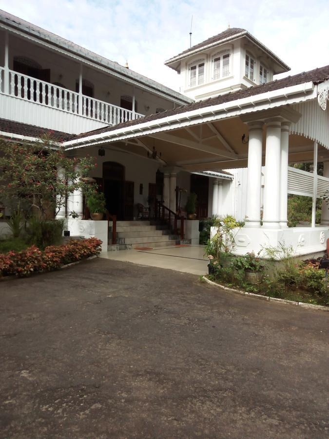 Manor House Hotel Embulpure Ngoại thất bức ảnh