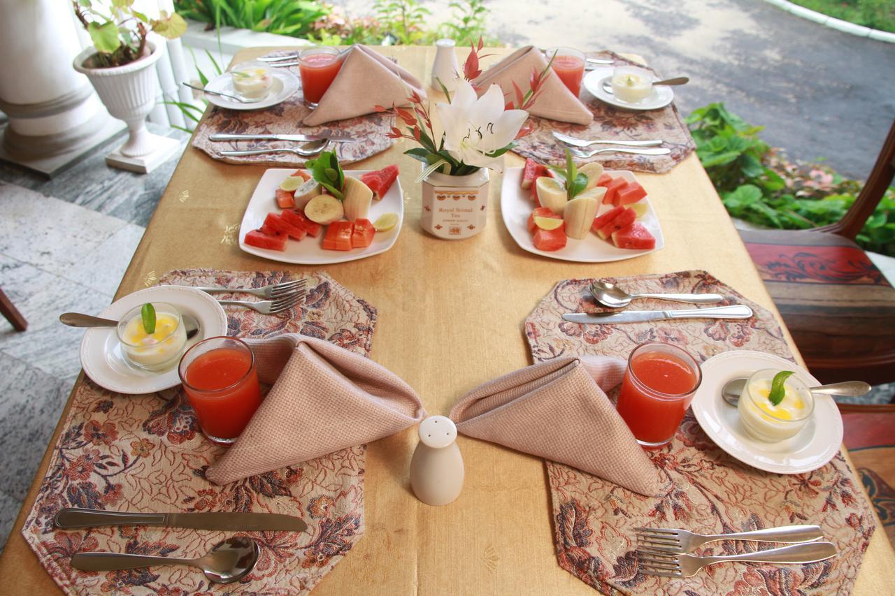 Manor House Hotel Embulpure Ngoại thất bức ảnh