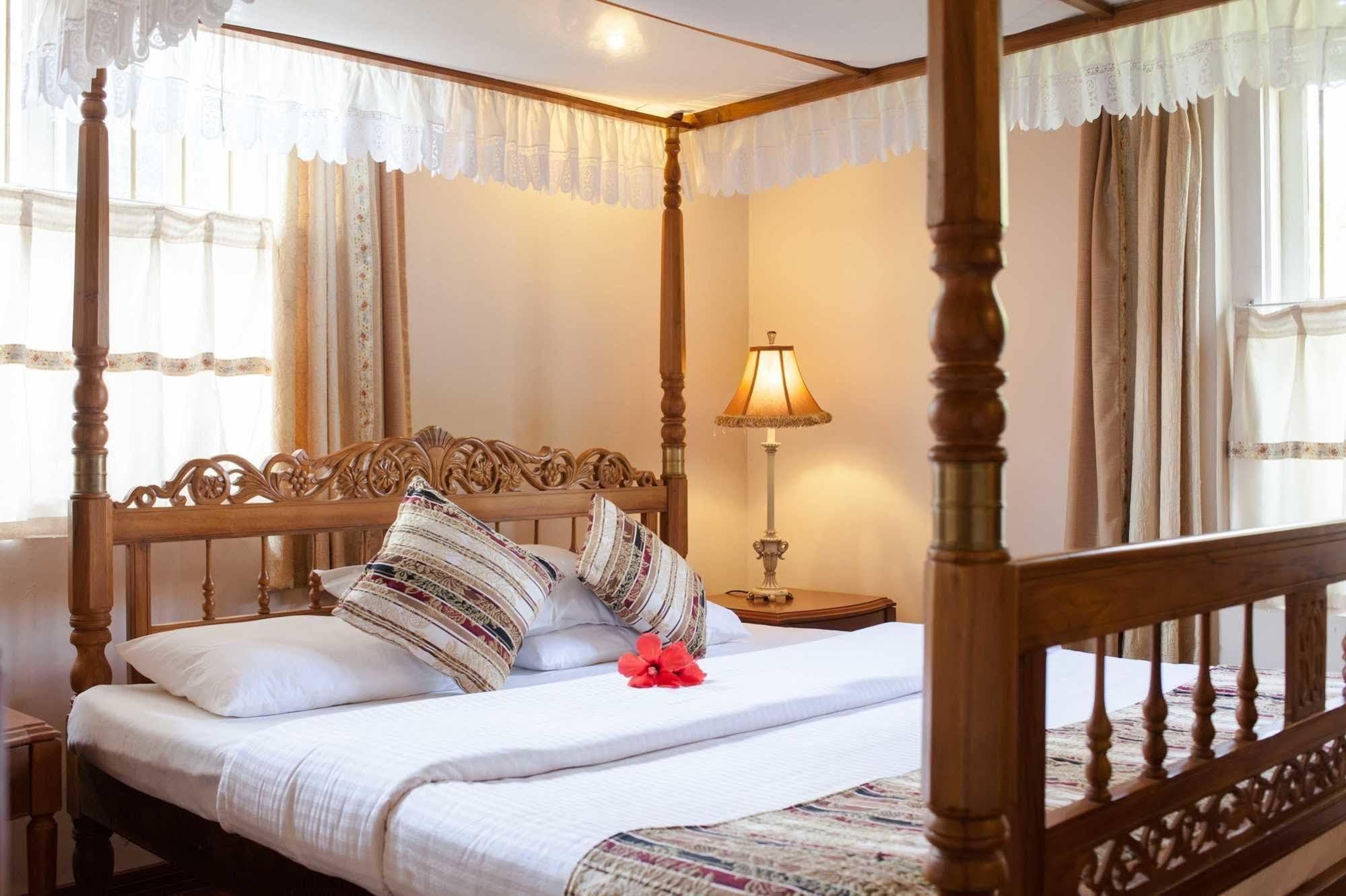 Manor House Hotel Embulpure Ngoại thất bức ảnh