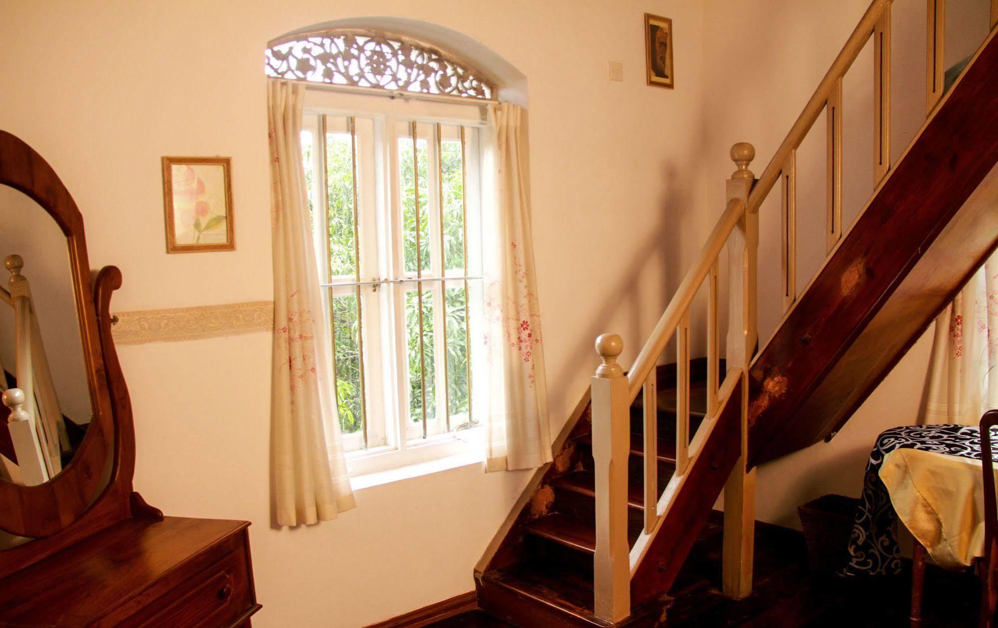 Manor House Hotel Embulpure Ngoại thất bức ảnh
