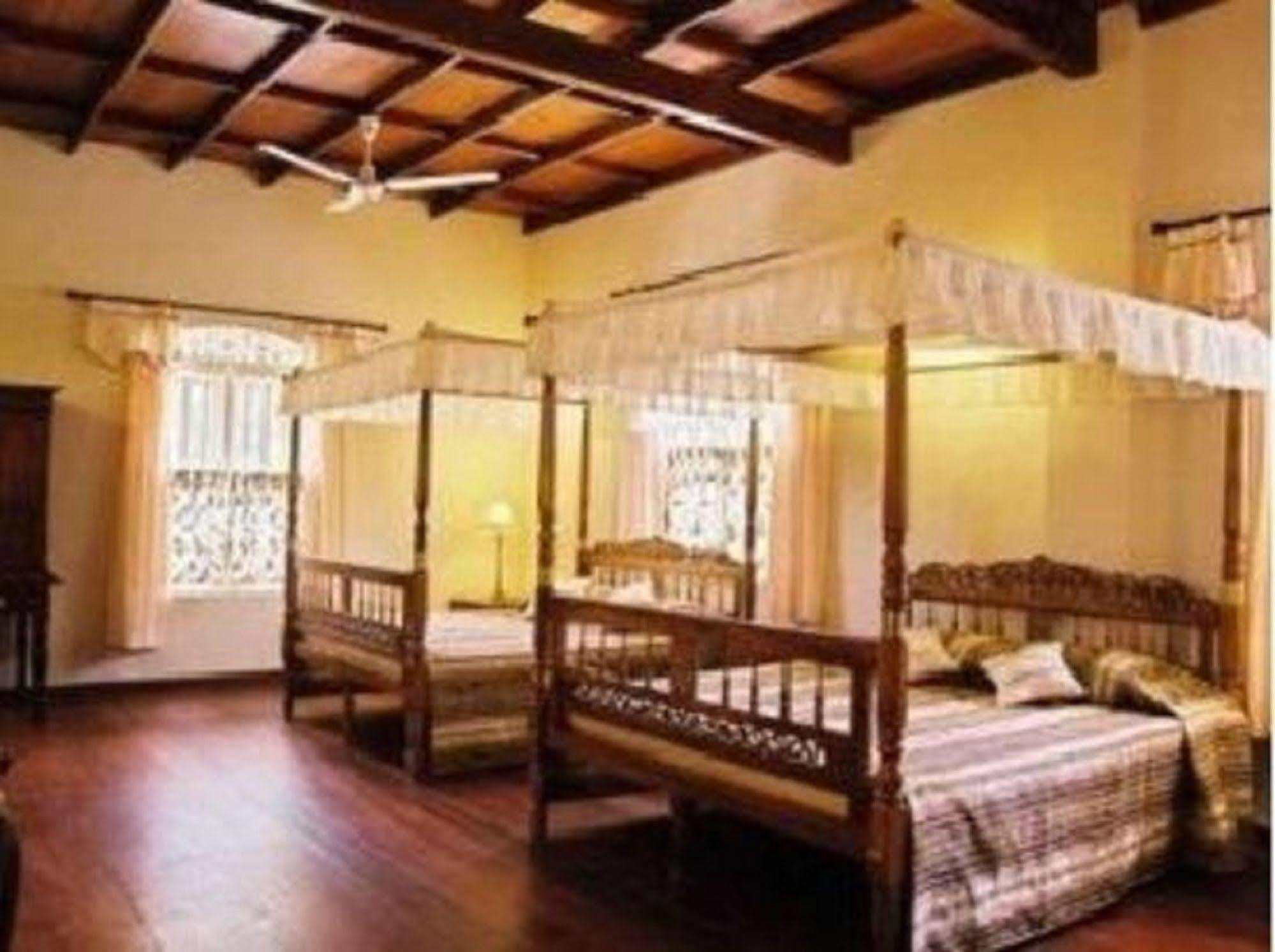 Manor House Hotel Embulpure Ngoại thất bức ảnh