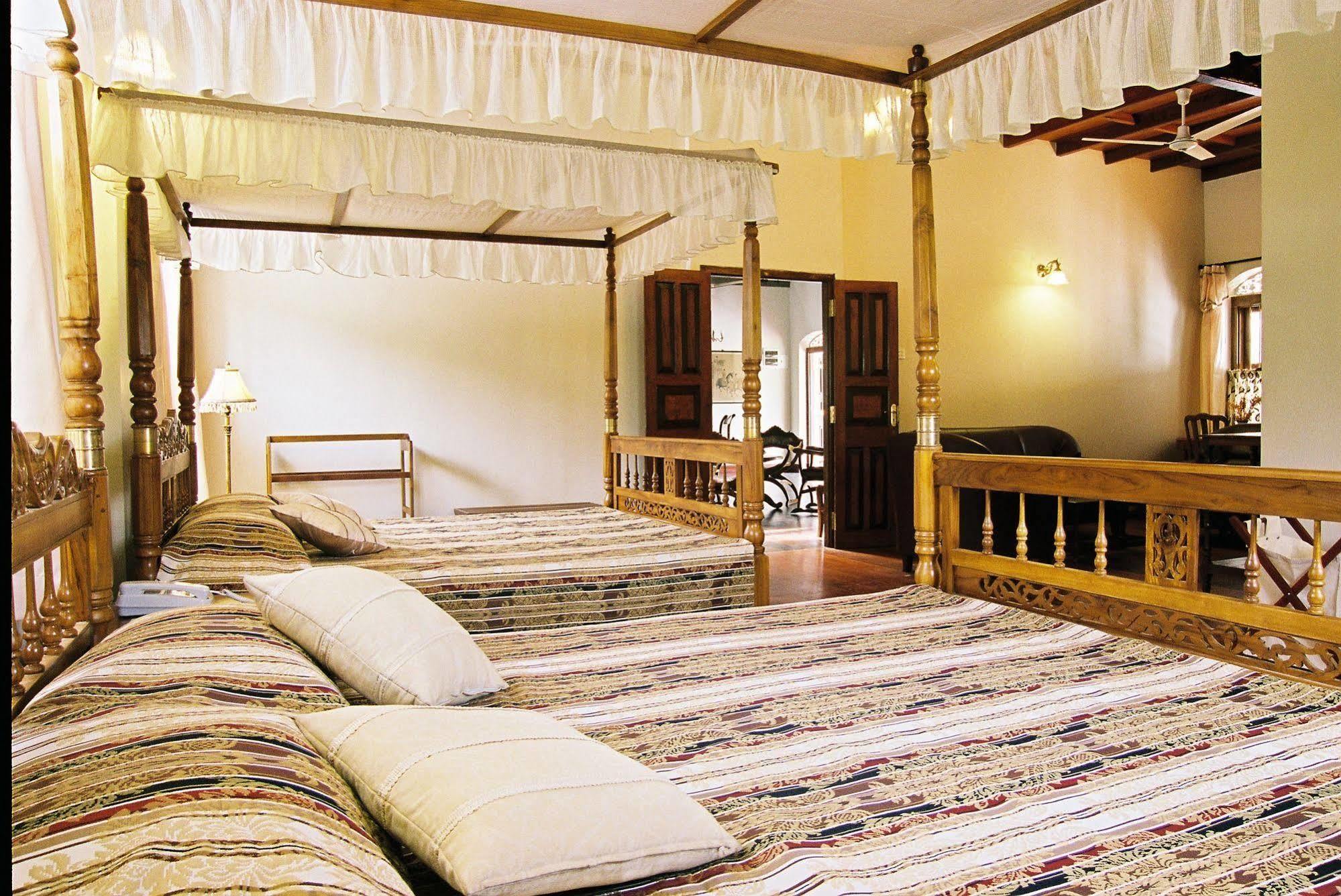 Manor House Hotel Embulpure Ngoại thất bức ảnh