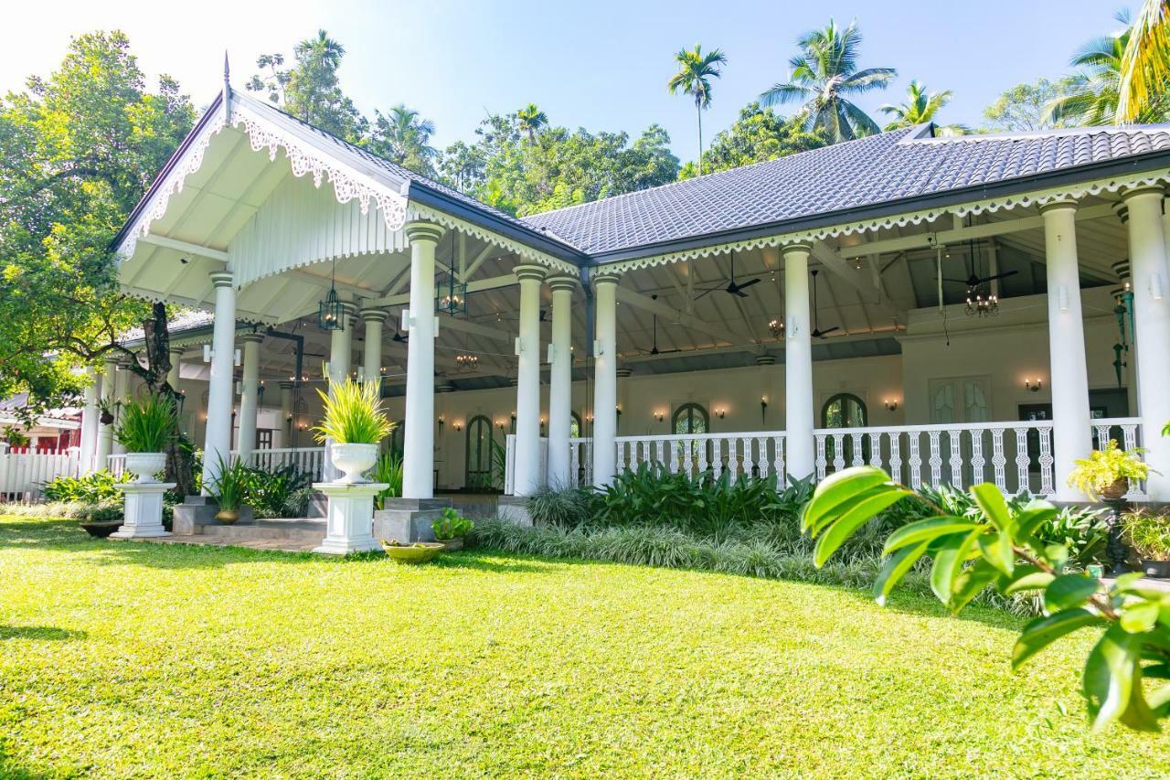 Manor House Hotel Embulpure Ngoại thất bức ảnh