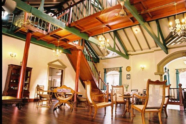 Manor House Hotel Embulpure Ngoại thất bức ảnh